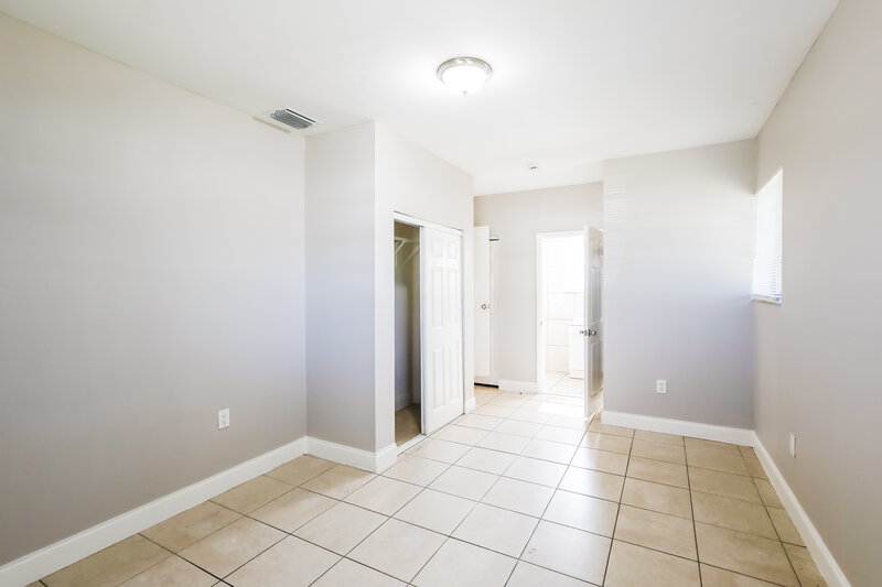 2,555/Mo, 5201 SW 24th Street West Park, FL 33023 Main Bedroom View 2