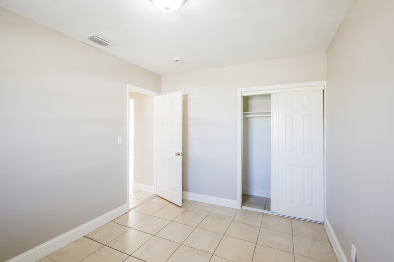 2,555/Mo, 5201 SW 24th Street West Park, FL 33023 Bedroom View