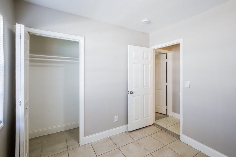 2,555/Mo, 5201 SW 24th Street West Park, FL 33023 Bedroom View 3