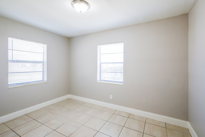 2,555/Mo, 5201 SW 24th Street West Park, FL 33023 Bedroom View 4