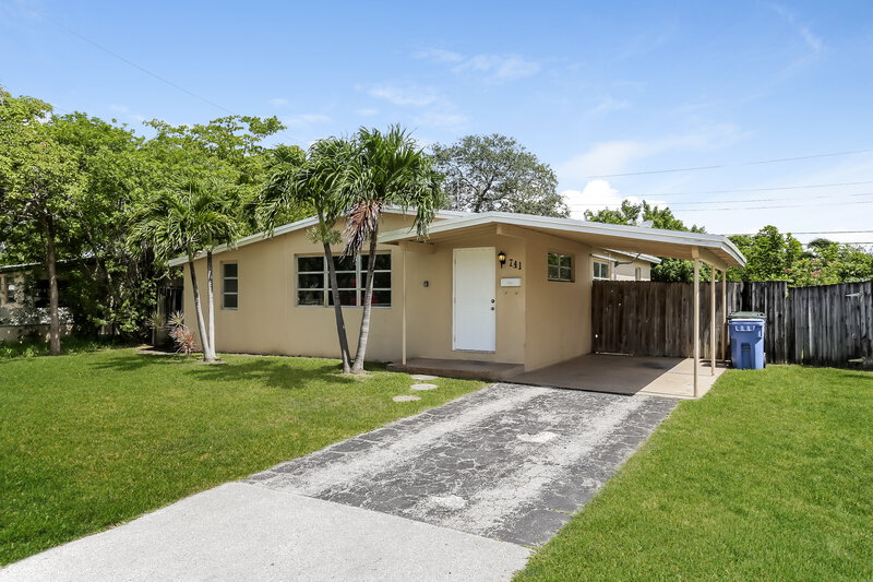 2,210/Mo, 741 NE 57th Street Oakland Park, FL 33334 Front View