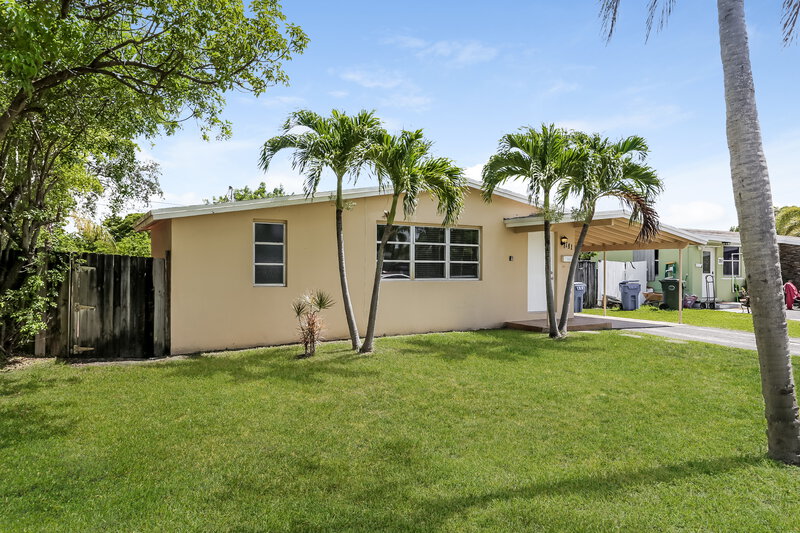 2,210/Mo, 741 NE 57th Street Oakland Park, FL 33334 Front View 2