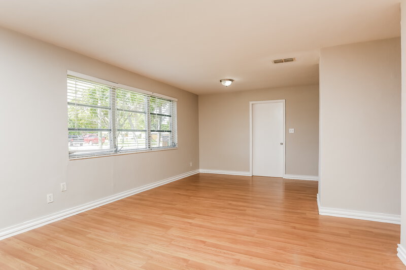 2,210/Mo, 741 NE 57th Street Oakland Park, FL 33334 Living Room View 2