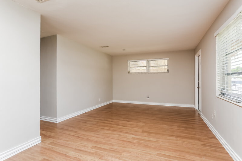 2,210/Mo, 741 NE 57th Street Oakland Park, FL 33334 Living Room View 4