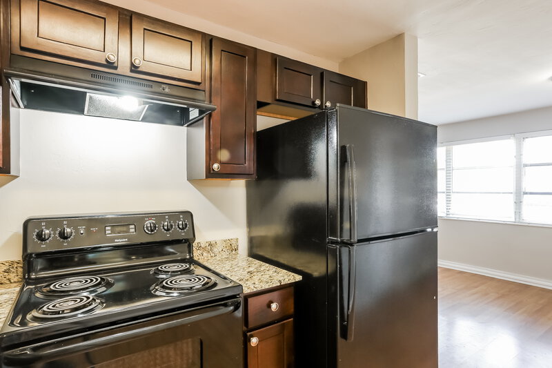2,210/Mo, 741 NE 57th Street Oakland Park, FL 33334 Kitchen View 2