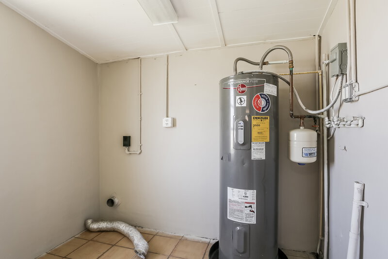 2,210/Mo, 741 NE 57th Street Oakland Park, FL 33334 Utility View