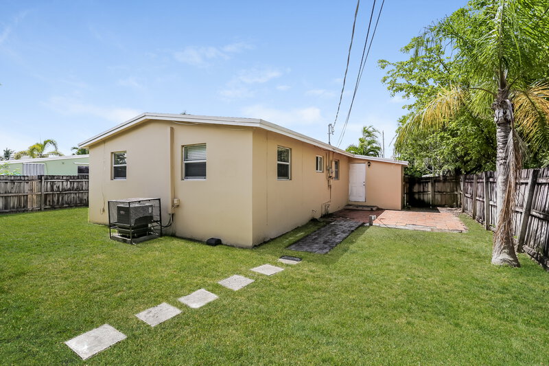2,210/Mo, 741 NE 57th Street Oakland Park, FL 33334 Rear View 2