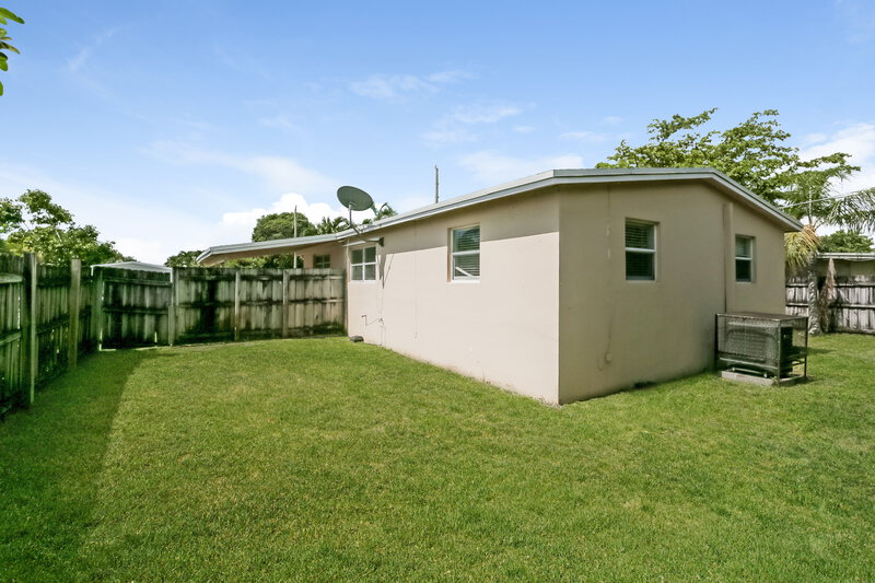 2,210/Mo, 741 NE 57th Street Oakland Park, FL 33334 Rear View 4