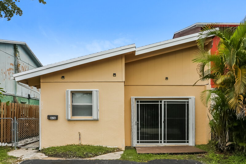 2,210/Mo, 626 SW 80th Terrace North Lauderdale, FL 33068 External View