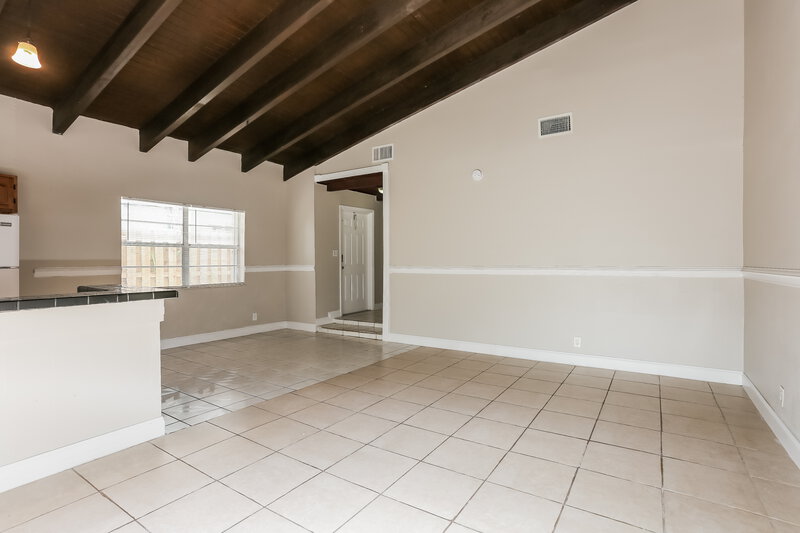 2,210/Mo, 626 SW 80th Terrace North Lauderdale, FL 33068 Living Room View