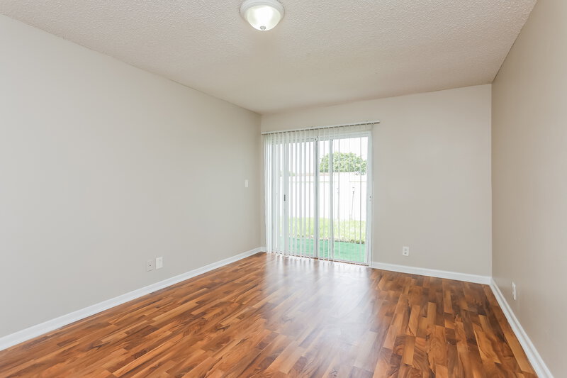 2,210/Mo, 626 SW 80th Terrace North Lauderdale, FL 33068 Main Bedroom View