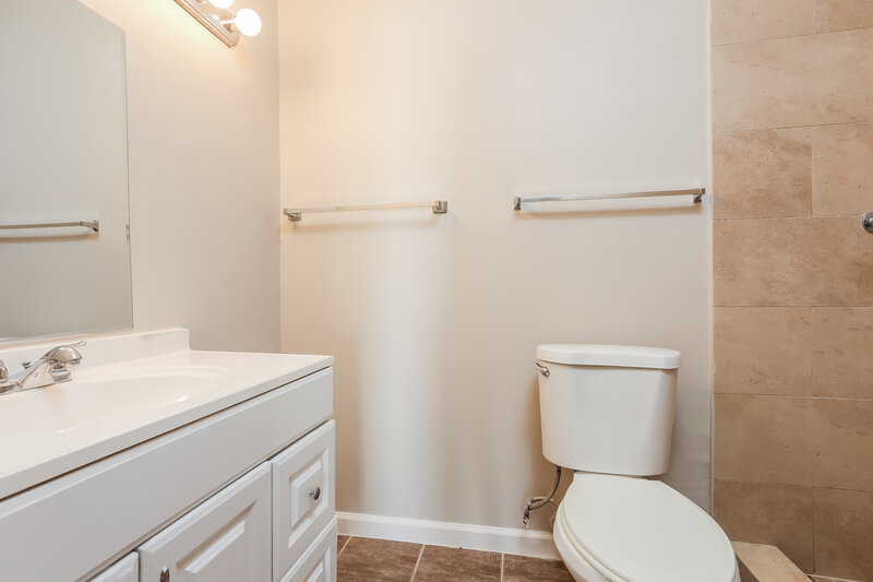 2,210/Mo, 626 SW 80th Terrace North Lauderdale, FL 33068 Main Bathroom View