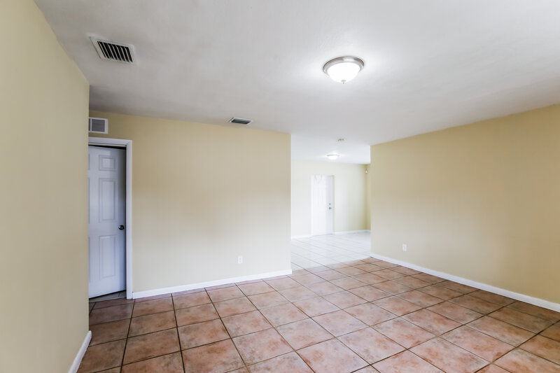 3,790/Mo, 18802 NW 42nd Court Miami Gardens, FL 33055 Living Room View 3