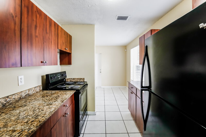 3,790/Mo, 18802 NW 42nd Court Miami Gardens, FL 33055 Kitchen View