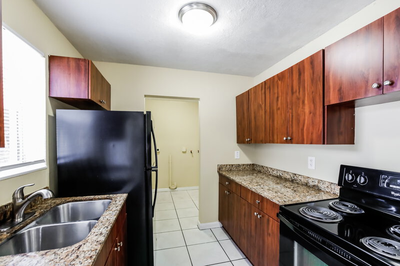 3,790/Mo, 18802 NW 42nd Court Miami Gardens, FL 33055 Kitchen View 2