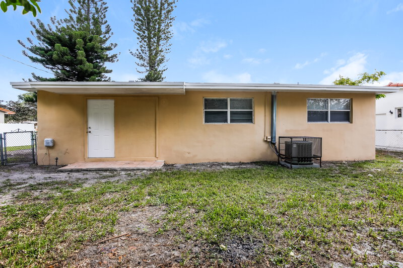 3,790/Mo, 18802 NW 42nd Court Miami Gardens, FL 33055 Rear View