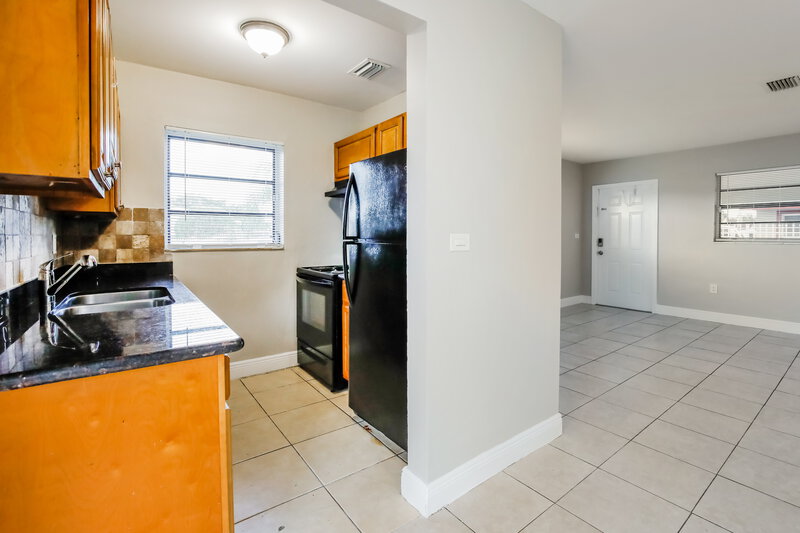 2,585/Mo, 20820 NW 31st Avenue Miami Gardens, FL 33056 Dining Room View