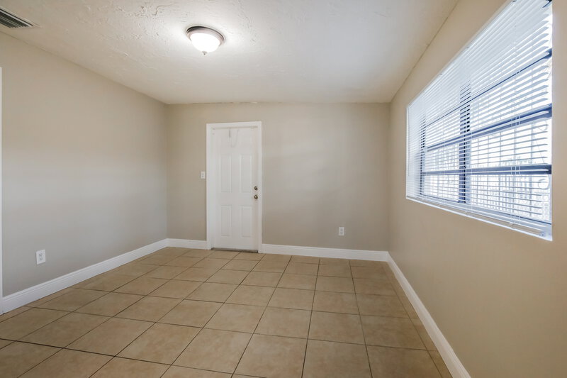 2,585/Mo, 20820 NW 31st Avenue Miami Gardens, FL 33056 Main Bedroom View 2