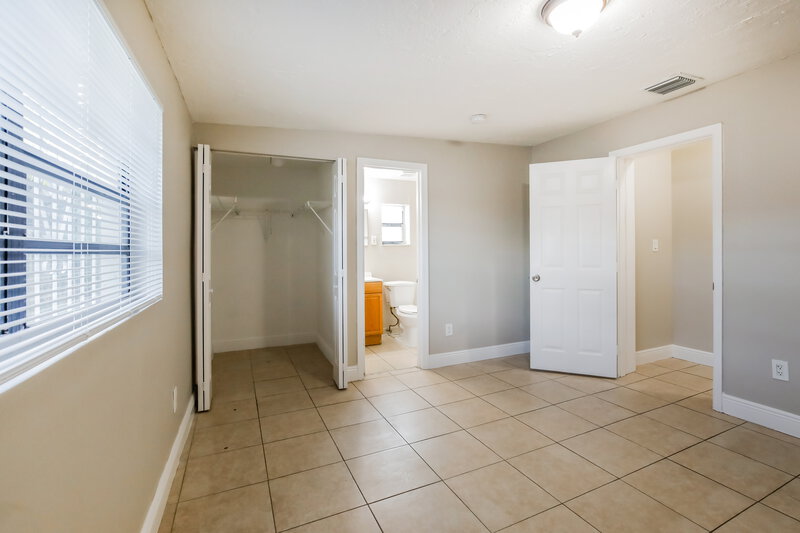 2,585/Mo, 20820 NW 31st Avenue Miami Gardens, FL 33056 Main Bedroom View 3