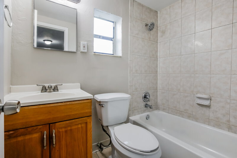 2,585/Mo, 20820 NW 31st Avenue Miami Gardens, FL 33056 Main Bathroom View
