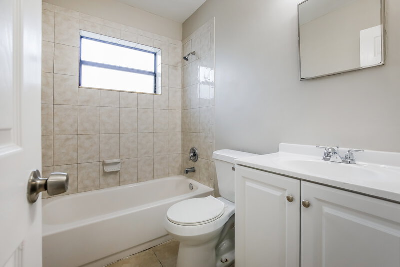 2,585/Mo, 20820 NW 31st Avenue Miami Gardens, FL 33056 Bathroom View