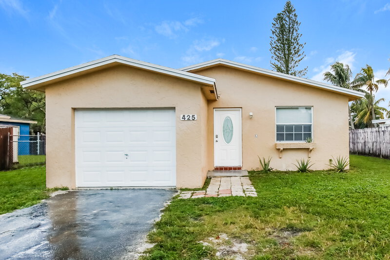 3,400/Mo, 425 SW 74th Ave North Lauderdale, FL 33068 External View