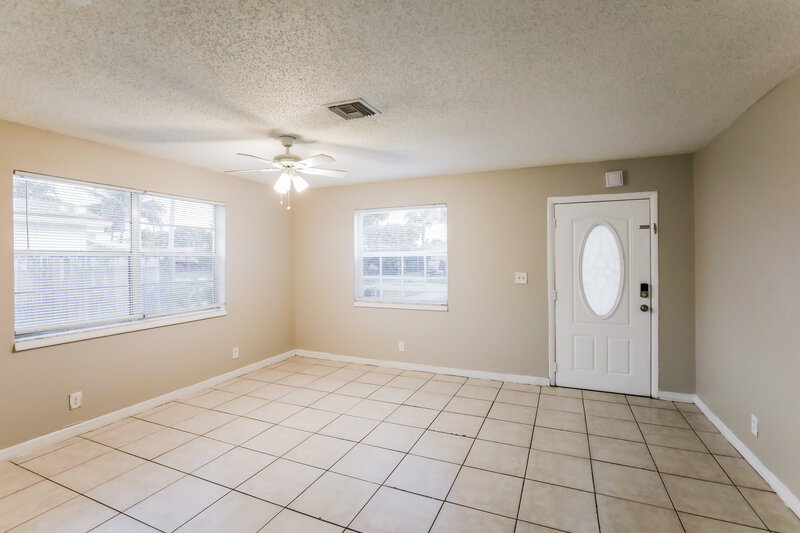 3,400/Mo, 425 SW 74th Ave North Lauderdale, FL 33068 Living Room View