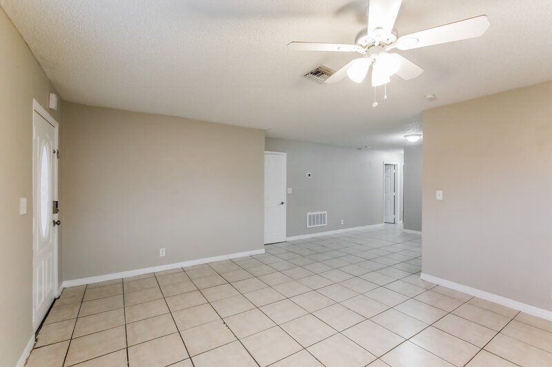 3,400/Mo, 425 SW 74th Ave North Lauderdale, FL 33068 Living Room View 2