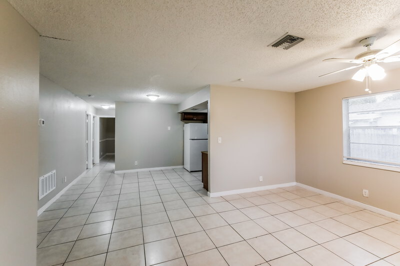 3,400/Mo, 425 SW 74th Ave North Lauderdale, FL 33068 Living Room View 3