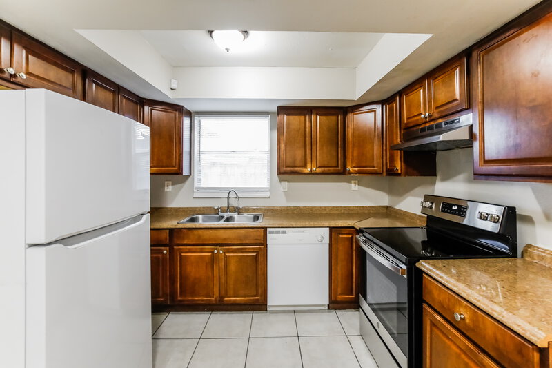 3,400/Mo, 425 SW 74th Ave North Lauderdale, FL 33068 Kitchen View