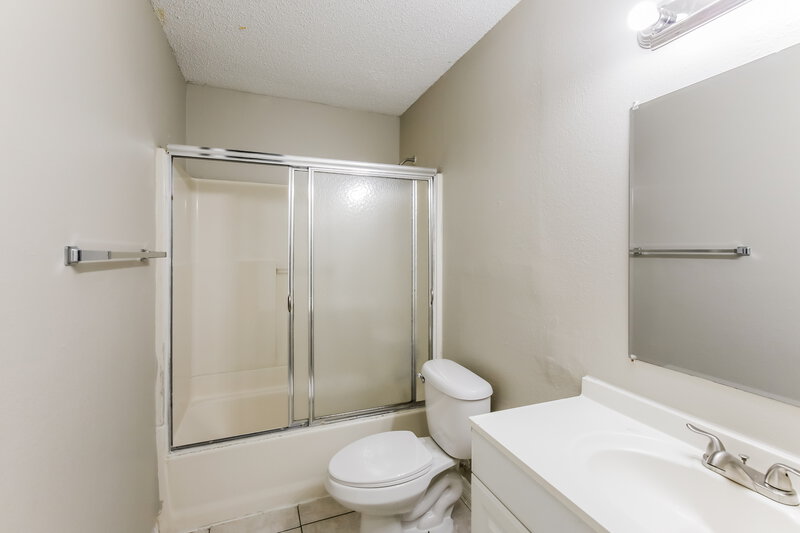 3,400/Mo, 425 SW 74th Ave North Lauderdale, FL 33068 Bathroom View