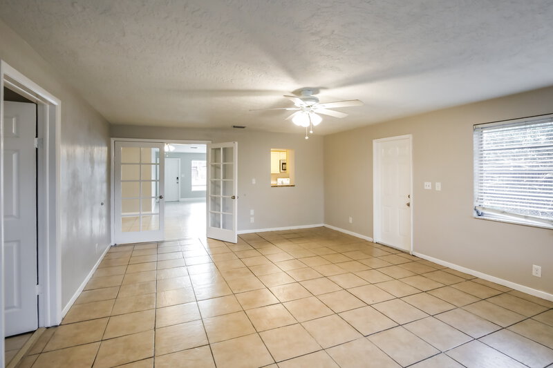 3,240/Mo, 1510 NW 33rd Terrace Lauderhill, FL 33311 Living Room View 2
