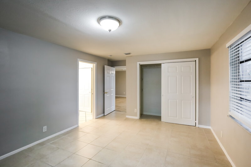 3,240/Mo, 1510 NW 33rd Terrace Lauderhill, FL 33311 Main Bedroom View 2