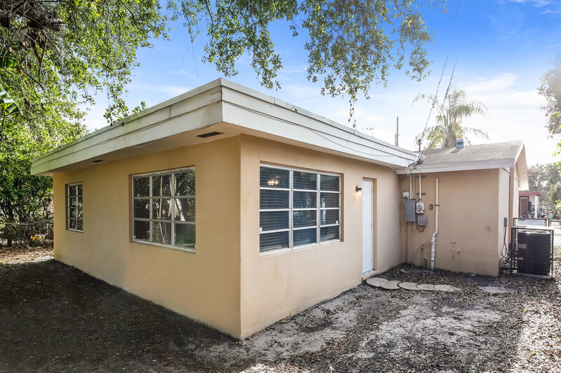 3,240/Mo, 1510 NW 33rd Terrace Lauderhill, FL 33311 Rear View