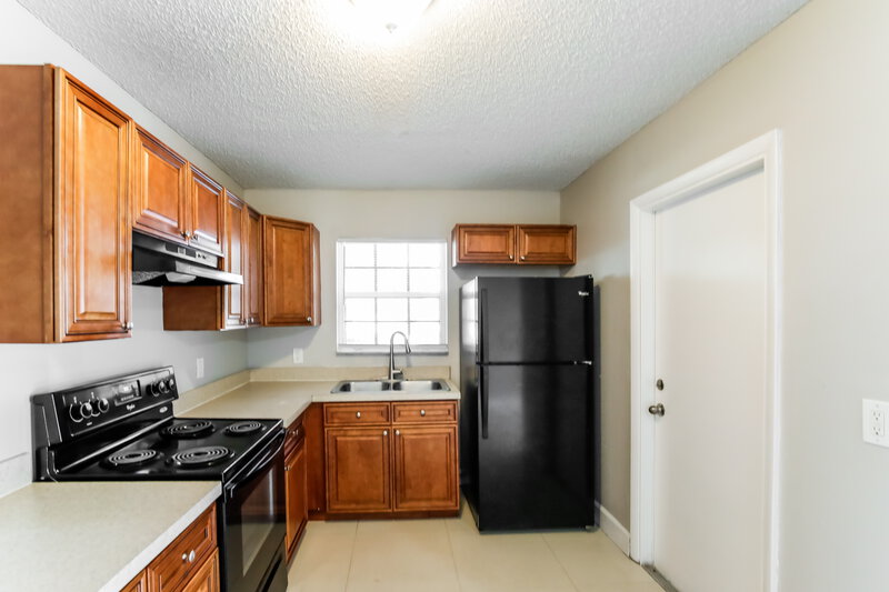 2,910/Mo, 1558 NW 7th Lane Pompano Beach, FL 33060 Kitchen View