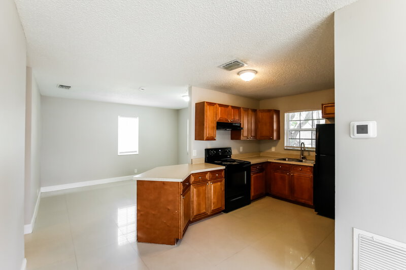 2,910/Mo, 1558 NW 7th Lane Pompano Beach, FL 33060 Kitchen View 2