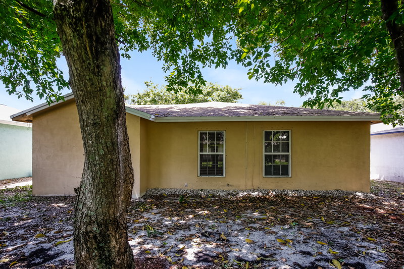 2,910/Mo, 1558 NW 7th Lane Pompano Beach, FL 33060 Rear View