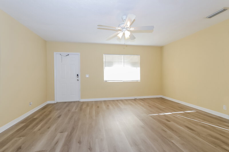 2,025/Mo, 722 N D Street Lake Worth Beach, FL 33460 Living Room View