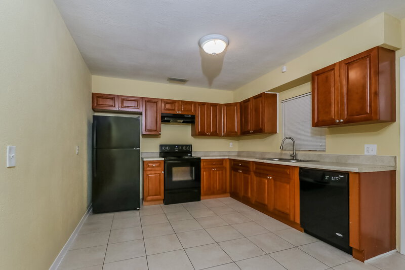 2,025/Mo, 722 N D Street Lake Worth Beach, FL 33460 Kitchen View