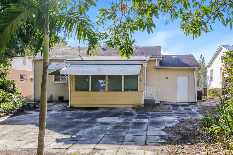 2,025/Mo, 722 N D Street Lake Worth Beach, FL 33460 Rear View
