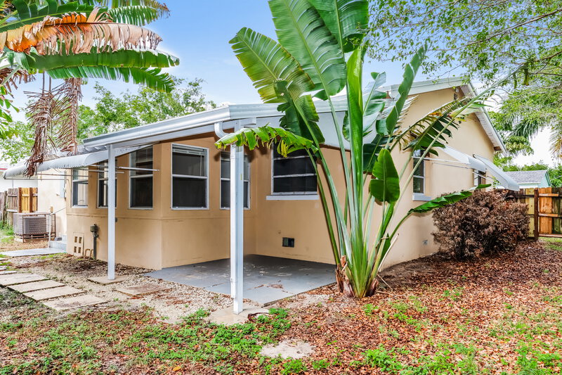 1,865/Mo, 195 E 28th Street Riviera Beach, FL 33404 Front View 2