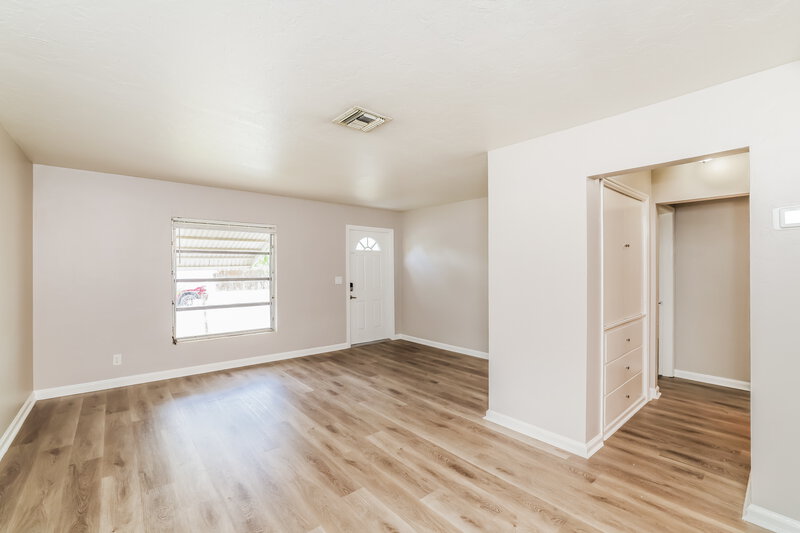 1,865/Mo, 195 E 28th Street Riviera Beach, FL 33404 Living Room View