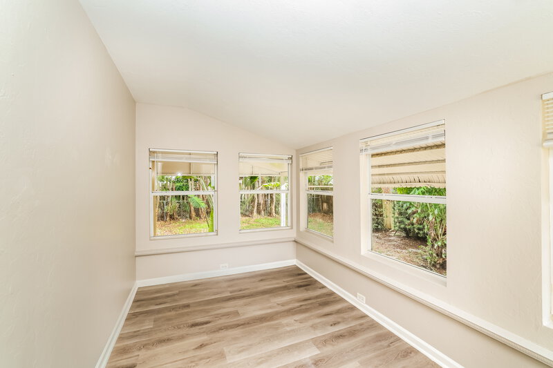 1,865/Mo, 195 E 28th Street Riviera Beach, FL 33404 Family Room View