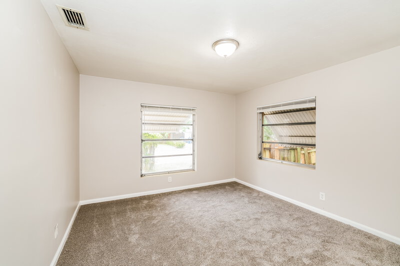 1,865/Mo, 195 E 28th Street Riviera Beach, FL 33404 Main Bedroom View 2