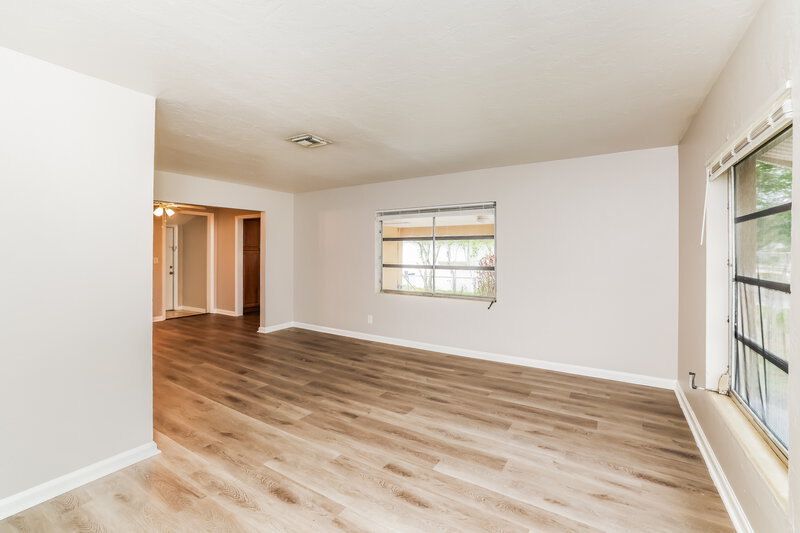 1,865/Mo, 195 E 28th Street Riviera Beach, FL 33404 Bonus Room View