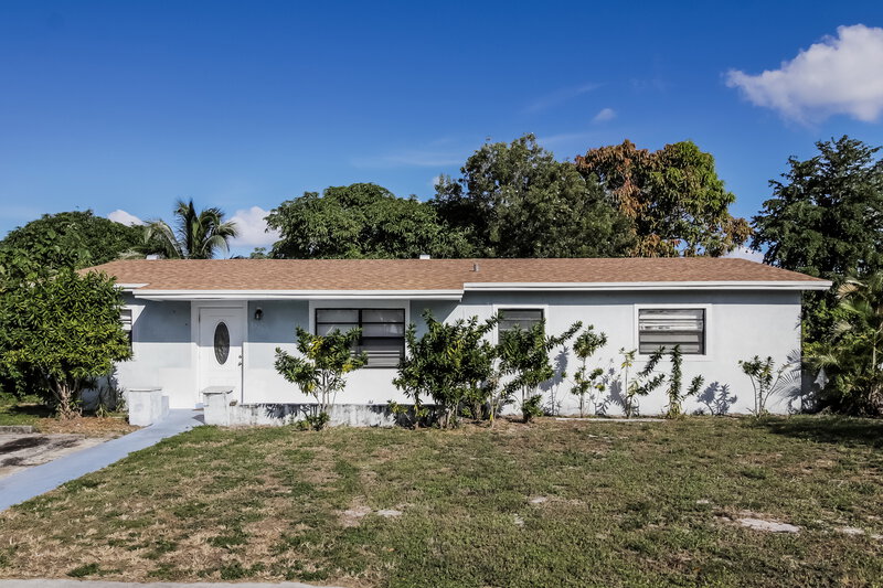 2,615/Mo, 1340 SW 6th Avenue Deerfield Beach, FL 33441 External View