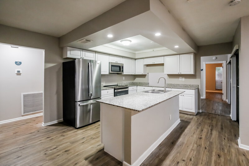 3,795/Mo, 3701 NW 7th Court Delray Beach, FL 33445 Kitchen View 2