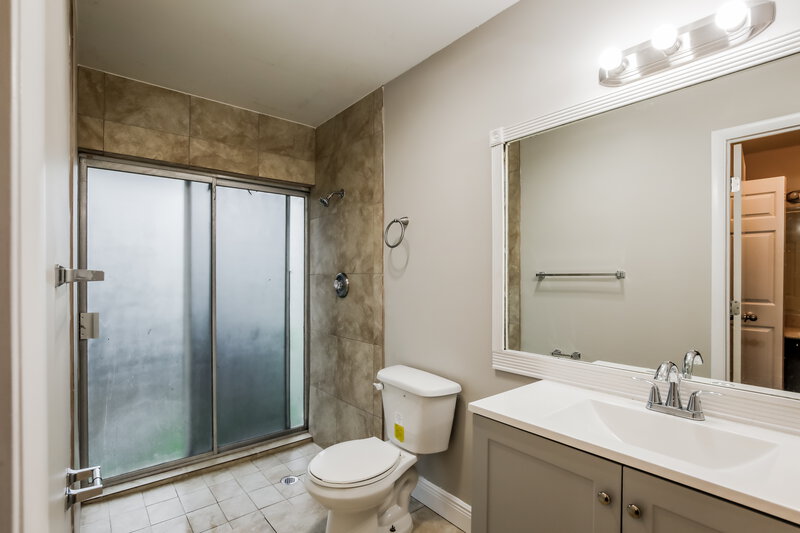 3,795/Mo, 3701 NW 7th Court Delray Beach, FL 33445 Bathroom View