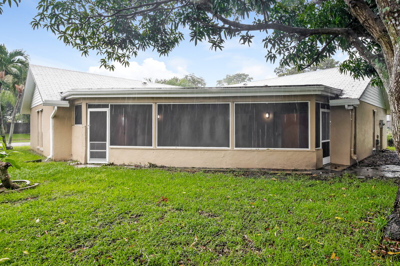 3,795/Mo, 3701 NW 7th Court Delray Beach, FL 33445 Rear View