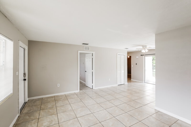 3,015/Mo, 2811 NW 211th Street Miami Gardens, FL 33056 Living Room View 2